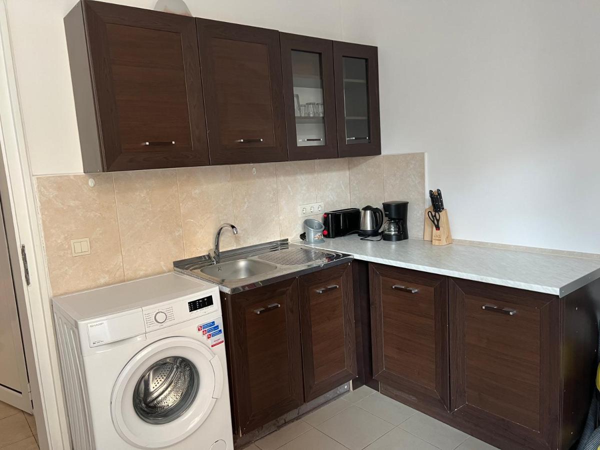 August 11 Apartment